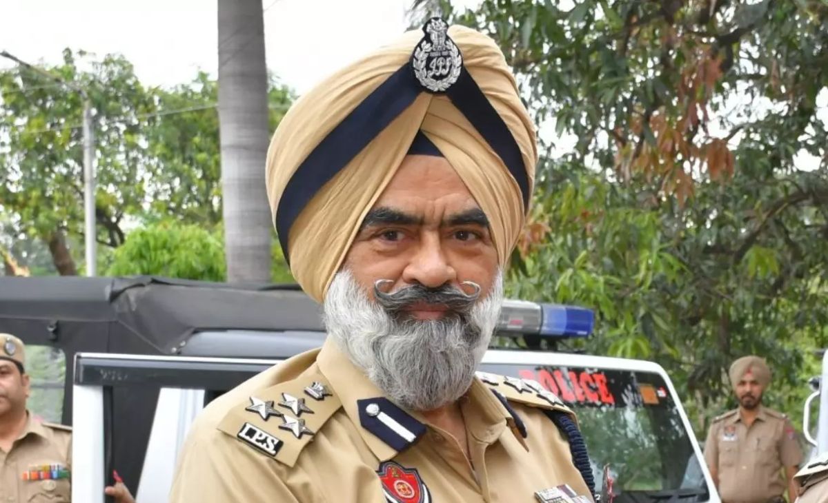 5 लाख रुपए घूस लेते रंगे हाथ पकड़े गए DIG हरचरण भुल्लर, CBI की छापेमारी में घर से मिले करोड़ों रुपए