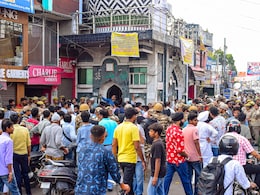 बरेली हिंसा: मौलाना तौकीर रज़ा के क़रीबी डॉक्टर नफीस और नदीम पर एक और मुकदमा दर्ज बरेली हिंसा: मौलाना तौकीर रज़ा के क़रीबी डॉक्टर नफीस और नदीम पर एक और मुकदमा दर्ज