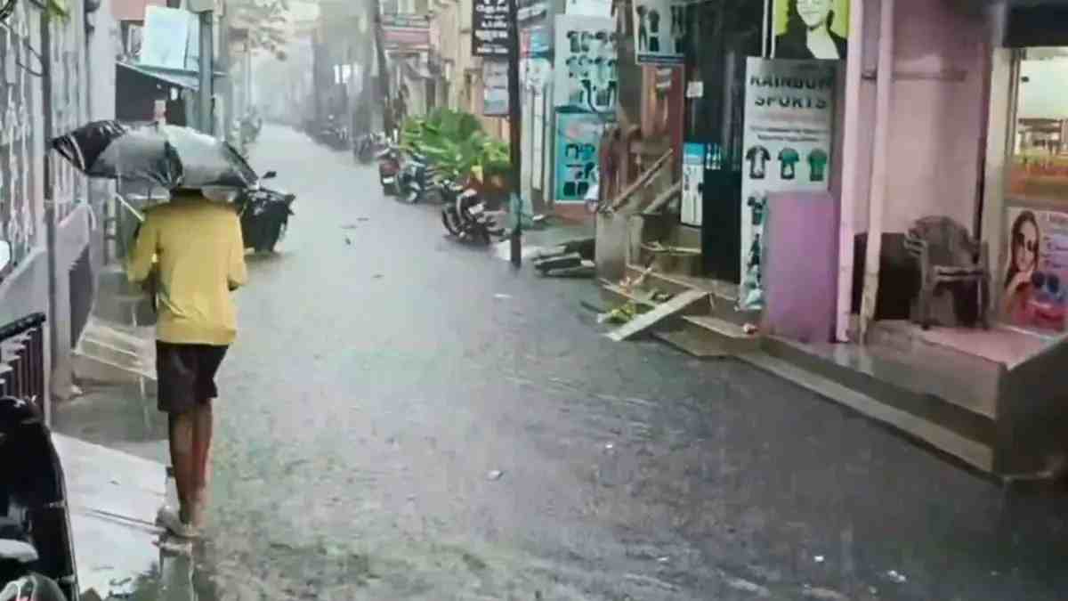 तमिलनाडु में चक्रवात का खतरा... 8 जिलों में रेड अलर्ट, स्कूल-कॉलेज बंद ; CM स्टालिन ने की तैयारियों की समीक्षा