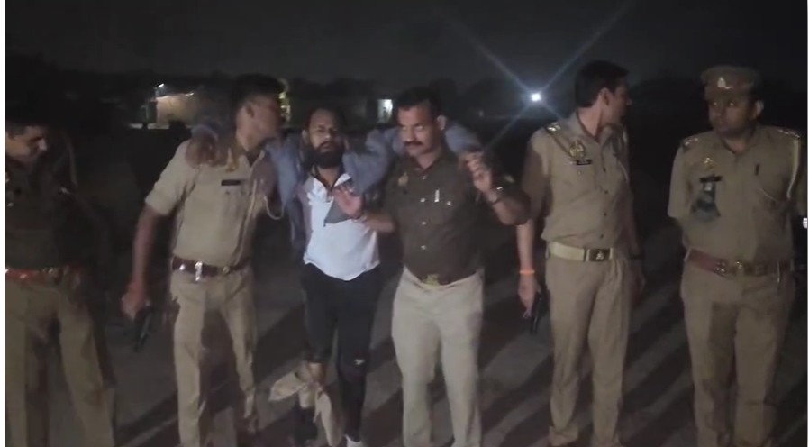 यूपी पुलिस ने मुठभेड़ में गैंगस्टर जाकिर को दबोचा, पैर में लगी लोगी,  एक दर्जन से अधिक मामले हैं दर्ज