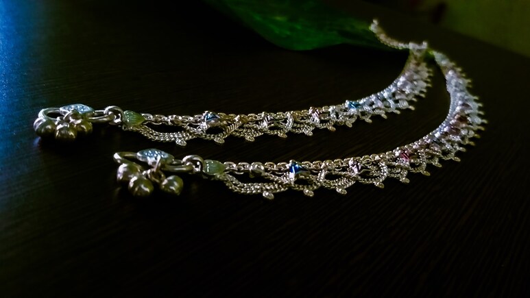 स्टाइलिश Anklets पर ये Deals न करें Miss, 1000 रुपये से भी कम में मिलेंगे बेहतरीन ऑप्शंस