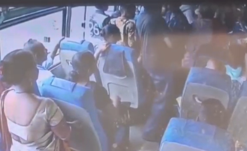 ओडिशा के पुरी में AMA बस के अंदर हमला, पुरानी रंजिश का संदेह: 8 घायल, 4 की हालत गंभीर 