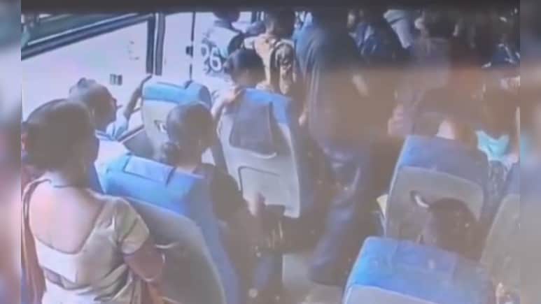 ओडिशा के पुरी में AMA बस के अंदर हमला, पुरानी रंजिश का संदेह: 8 घायल, 4 की हालत गंभीर 
