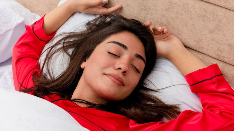 नींद पूरी करने से ज्यादा जरूरी है सही समय पर सोना, जानिए देर रात तक जागने के नुकसान