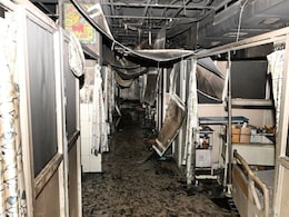 जली मशीनें और कालिख से ढका फर्श! SMS अस्पताल का ICU वॉर्ड पूरी तरह बर्बाद, देखें दिल दहला देने वाली तस्वीरें जली मशीनें और कालिख से ढका फर्श! SMS अस्पताल का ICU वॉर्ड पूरी तरह बर्बाद, देखें दिल दहला देने वाली तस्वीरें