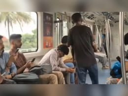 बेंगलुरु मेट्रो के अंदर ही भीख मांग रहा था शख्स, आपने शायद ही मेट्रो में ऐसा सीन देखा होगा! बेंगलुरु मेट्रो के अंदर ही भीख मांग रहा था शख्स, आपने शायद ही मेट्रो में ऐसा सीन देखा होगा!