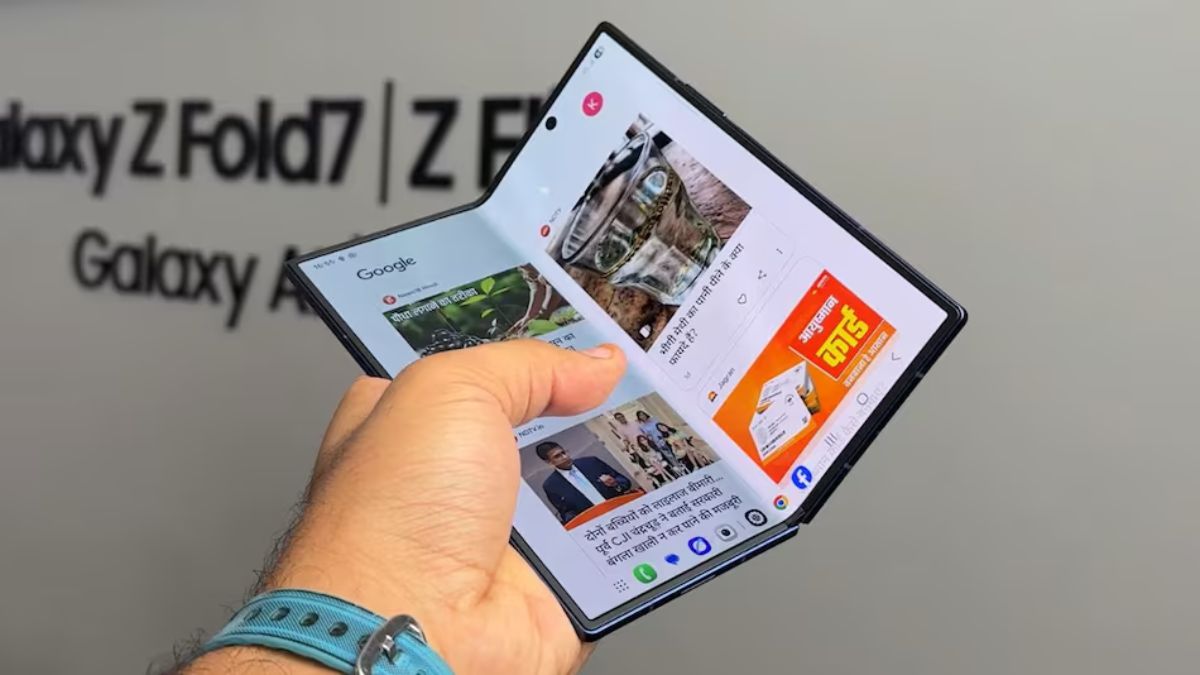 ఫోన్ ఫోల్డ్ అయినప్పుడు దాని థిక్నెస్ 9.2mm, మరియు అన్‌ఫోల్డ్ చేసినప్పుడు 4.6mm ఉంటుంది