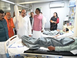 जबलपुर में बड़ा हादसा, महाकाली प्रतिमा विसर्जन जुलूस में 11KV हाईटेंशन लाइन से टकराया ट्रक, 2  युवकों की मौत, 10 से अधिक लोग झुलसे जबलपुर में बड़ा हादसा, महाकाली प्रतिमा विसर्जन जुलूस में 11KV हाईटेंशन लाइन से टकराया ट्रक, 2  युवकों की मौत, 10 से अधिक लोग झुलसे