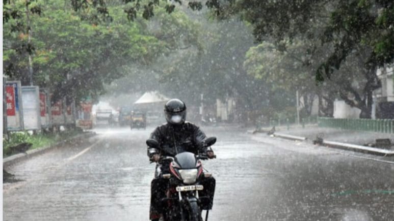 Rain Alert : मुंबईत धो-धो, बदलापुरात ढगफुटी सदृश्य पाऊस; पुढील 3 ते 4 दिवस पावसाचा अलर्ट Rain Alert : मुंबईत धो-धो, बदलापुरात ढगफुटी सदृश्य पाऊस; पुढील 3 ते 4 दिवस पावसाचा अलर्ट