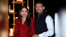 माधुरी दीक्षित ने अपने पति नेने के साथ मनाई शादी की सालगिरह