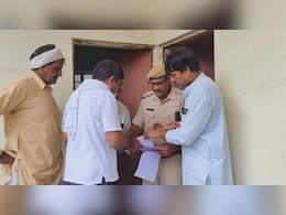 सालासर बालाजी दर्शन को जा रहे श्रद्धालुओं को गाड़ी ने मारी टक्कर, 3 की मौत; 2 यात्री घायल सालासर बालाजी दर्शन को जा रहे श्रद्धालुओं को गाड़ी ने मारी टक्कर, 3 की मौत; 2 यात्री घायल