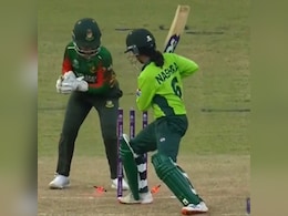 VIDEO: बल्लेबाज के दिमाग की बत्ती हुई गुल, वीडियो देख आप भी कहेंगे ऐसे कौन आउट होता है भाई VIDEO: बल्लेबाज के दिमाग की बत्ती हुई गुल, वीडियो देख आप भी कहेंगे ऐसे कौन आउट होता है भाई