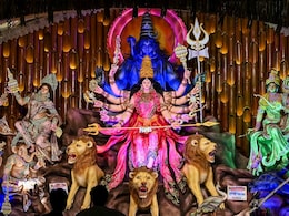 Durga Visarjan 2025: सिंदूर खेला के साथ आज होगा मां दुर्गा और सरस्वती का विसर्जन, नौका पर सवार होकर देवी होंगी विदा Durga Visarjan 2025: सिंदूर खेला के साथ आज होगा मां दुर्गा और सरस्वती का विसर्जन, नौका पर सवार होकर देवी होंगी विदा