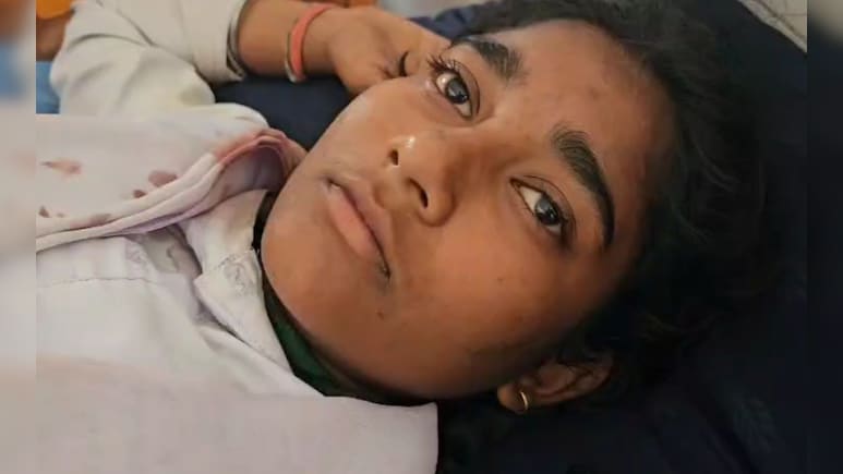 चोटी कटी, सिर पर बोतल मारी: मंडला के स्कूल में रहस्यमय घटना, छात्रा ने बताया रातभर क्या हुआ? चोटी कटी, सिर पर बोतल मारी: मंडला के स्कूल में रहस्यमय घटना, छात्रा ने बताया रातभर क्या हुआ?