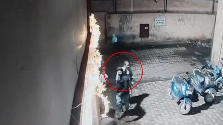 Mumbai Man Picks Up Uncle, Kills Him By Smashing Him On Stairs Mumbai Man Picks Up Uncle, Kills Him By Smashing Him On Stairs