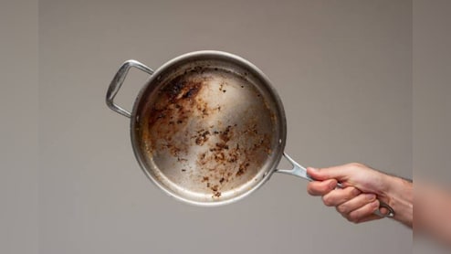 Tips And Tricks: अब जले बर्तन भी चमकेंगे नए जैसे, बस अपनाएं ये देसी Kitchen Hacks