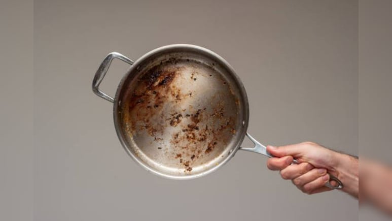 Tips And Tricks: अब जले बर्तन भी चमकेंगे नए जैसे, बस अपनाएं ये देसी Kitchen Hacks Tips And Tricks: अब जले बर्तन भी चमकेंगे नए जैसे, बस अपनाएं ये देसी Kitchen Hacks