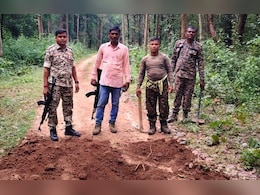 नक्सलियों के मंसूबे नाकाम! पुलिस ने 10 किलो IED किया बरामद, बीडीएस टीम ने किया निष्क्रिय नक्सलियों के मंसूबे नाकाम! पुलिस ने 10 किलो IED किया बरामद, बीडीएस टीम ने किया निष्क्रिय
