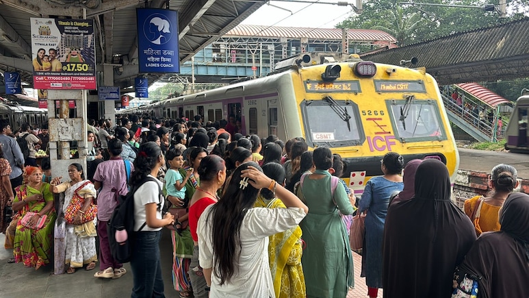 Platform Ticket: मुंबईकरांनी लक्ष द्या! दिवाळी काळात 'या' स्थानकांवर प्लॅटफॉर्म तिकीट विक्री बंद, पाहा यादी Platform Ticket: मुंबईकरांनी लक्ष द्या! दिवाळी काळात 'या' स्थानकांवर प्लॅटफॉर्म तिकीट विक्री बंद, पाहा यादी