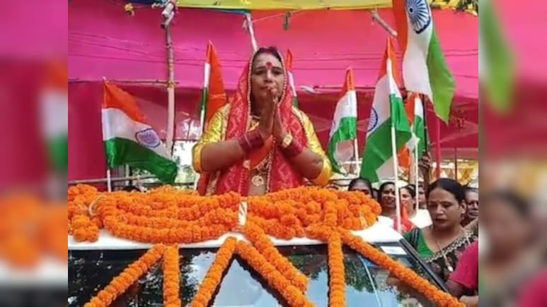 हमारी लड़ाई किसी पार्टी या व्यक्ति से नहीं...नरकटियागंज से मैदान में उतरी किन्नर समाज की उम्मीदवार माया रानी हमारी लड़ाई किसी पार्टी या व्यक्ति से नहीं...नरकटियागंज से मैदान में उतरी किन्नर समाज की उम्मीदवार माया रानी