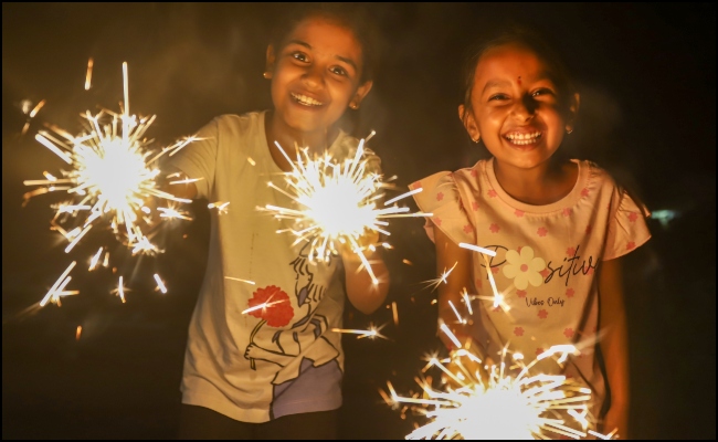 खुशियों की रात, 6 जगहों पर आग और 100 लोग झुलसे! रतनगढ़ में दिवाली पर आतिशबाजी पड़ी भारी