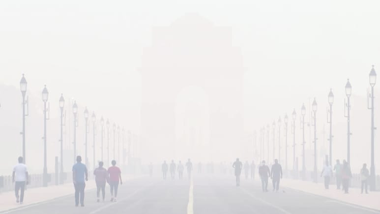 Delhi AQI Today: दिवाली से पहले दिल्ली में हवा की हालत खराब, द्वारका और आनंद विहार में AQI 300 पार, देखें लिस्ट