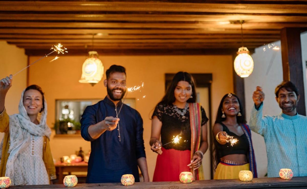 Firecrackers, Pollution And Your Lungs: Be Prepared Ahead Of Diwali Smog Season Firecrackers, Pollution And Your Lungs: Be Prepared Ahead Of Diwali Smog Season