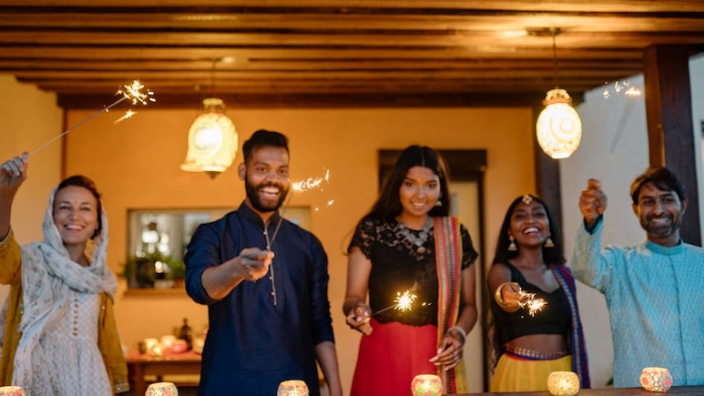 Firecrackers, Pollution And Your Lungs: Be Prepared Ahead Of Diwali Smog Season Firecrackers, Pollution And Your Lungs: Be Prepared Ahead Of Diwali Smog Season