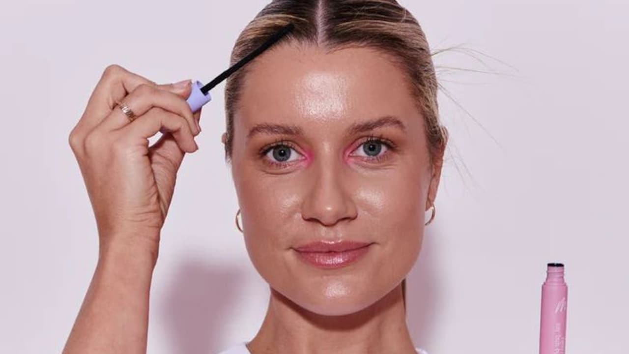 Achieve Smooth, Sleek Hair with Easy-to-Use Hair Sticks for Frizz Control