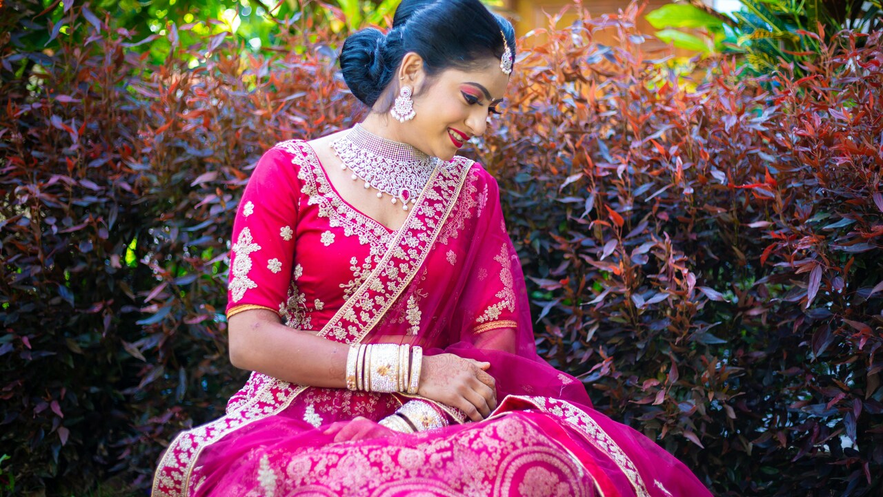 Heres what you need to know about blouse for broad shoulders Heres what you need to know about blouse for broad shoulders