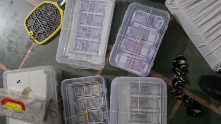 मास्टरमाइंड पति-पत्नी राजस्थान से कर रहे थे नकली नोट का कारोबार, नोट छापकर पूरे देश में भेजते थे कंसाइनमेंट मास्टरमाइंड पति-पत्नी राजस्थान से कर रहे थे नकली नोट का कारोबार, नोट छापकर पूरे देश में भेजते थे कंसाइनमेंट