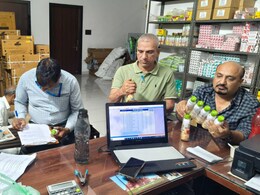 Rajasthan: कोटा में ORS के नाम पर लूट! 10 रुपए के पैक की जगह महंगे ड्रिंक्स बेचने का खेल, हुआ ऐक्शन Rajasthan: कोटा में ORS के नाम पर लूट! 10 रुपए के पैक की जगह महंगे ड्रिंक्स बेचने का खेल, हुआ ऐक्शन