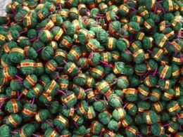 Diwali 2025: ग्रीन पटाखों का बढ़ता क्रेज! क्या है 'सूतली बॉम्ब' बनाने की सीक्रेट कारीगरी, जो सबको आ रही पसंद?