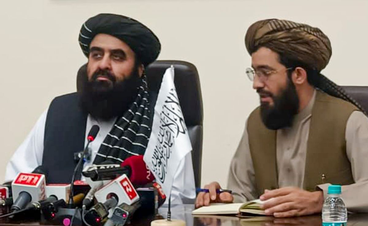 Afghan Minister Sparks Outrage With 'Ban' On Women Journalists At Press Meet