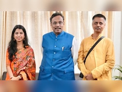 Singer Maithili Thakur Joins BJP, May Contest Bihar Polls From Alinagar