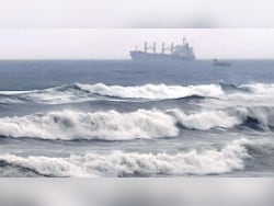 Cyclone Montha's Landfall Begins In Andhra With Wind Speed Of 100 kmph