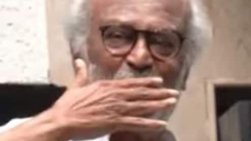 रजनीकांत ने दिवाली पर फैन्स को दी फ्लाइंग किस, लोग घर के बाहर चिल्ला रहे थे हैप्पी दिवाली थलाइवा