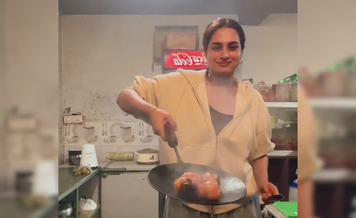 आयशा खान का वीडियो वायरल, पहाड़ों में टमाटर भरता और गाजर का हलवा दिखीं बनाती तो लोग बोले- घर पर काम नहीं होता