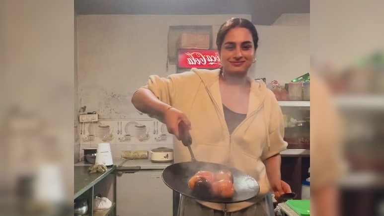आयशा खान का वीडियो वायरल, पहाड़ों में टमाटर भरता और गाजर का हलवा दिखीं बनाती तो लोग बोले- घर पर काम नहीं होता... आयशा खान का वीडियो वायरल, पहाड़ों में टमाटर भरता और गाजर का हलवा दिखीं बनाती तो लोग बोले- घर पर काम नहीं होता...