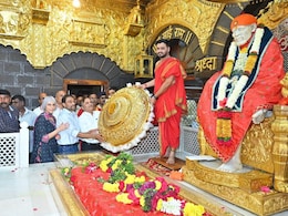Shirdi News : शिर्डीच्या साईबाबांचा दरबार सजला! भक्ताकडून सोन्याची छत्री अर्पण, 'हा' देखावा पाहण्यासाठी भाविकांची तुफान गर्दी Shirdi News : शिर्डीच्या साईबाबांचा दरबार सजला! भक्ताकडून सोन्याची छत्री अर्पण, 'हा' देखावा पाहण्यासाठी भाविकांची तुफान गर्दी
