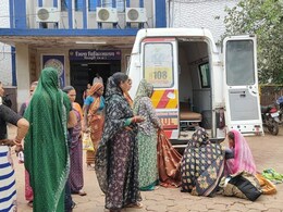 Shivpuri News: अस्पताल प्रबंधन ने खानापूर्ति में लगाया वक्त, प्रसूता ने अस्पताल की चौखट पर दिया बच्चे को जन्म Shivpuri News: अस्पताल प्रबंधन ने खानापूर्ति में लगाया वक्त, प्रसूता ने अस्पताल की चौखट पर दिया बच्चे को जन्म