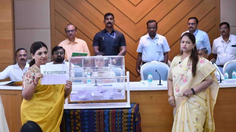 Ratnagiri Politics: रत्नागिरी जिल्ह्यात महिलाराज! नेत्यांची डोकेदुखी वाढली; कोणत्या प्रवर्गाला आरक्षण? Ratnagiri Politics: रत्नागिरी जिल्ह्यात महिलाराज! नेत्यांची डोकेदुखी वाढली; कोणत्या प्रवर्गाला आरक्षण?