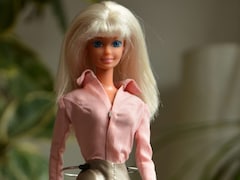 A New Plastic Surgery Gives People A 'Barbie Waist'... By Removing Their Ribs