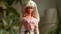 A New Plastic Surgery Gives People A 'Barbie Waist'... By Removing Their Ribs