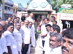 MGR&#039;s Statue Vandalised In Madurai, AIADMK Stages Protest