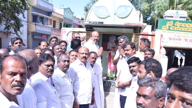 MGR's Statue Vandalised In Madurai, AIADMK Stages Protest