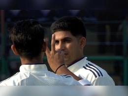 Yashasvi Jaiswal Turns 'Doctor' After Shubman Gill Suffers Nasty Collision With West Indies Star In 2nd Test Yashasvi Jaiswal Turns 'Doctor' After Shubman Gill Suffers Nasty Collision With West Indies Star In 2nd Test