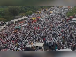 महाराष्ट्र के नागपुर में किसानों का ‘हल्ला बोल’, कर्जमाफी की मांग पर महा एल्गार ट्रैक्टर मोर्चा महाराष्ट्र के नागपुर में किसानों का ‘हल्ला बोल’, कर्जमाफी की मांग पर महा एल्गार ट्रैक्टर मोर्चा