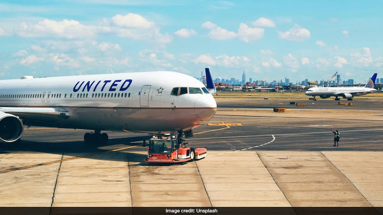Mysterious Object That Hit United Airlines Plane May Have Been Balloon, Says Company Mysterious Object That Hit United Airlines Plane May Have Been Balloon, Says Company