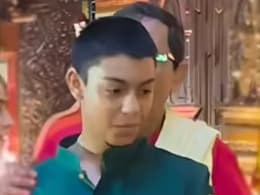 देवी मां का जयकारा लगाने में शरमा रहा था काजोल का बेटा, पंडित जी ने भी पकड़ली जिद और... देवी मां का जयकारा लगाने में शरमा रहा था काजोल का बेटा, पंडित जी ने भी पकड़ली जिद और...